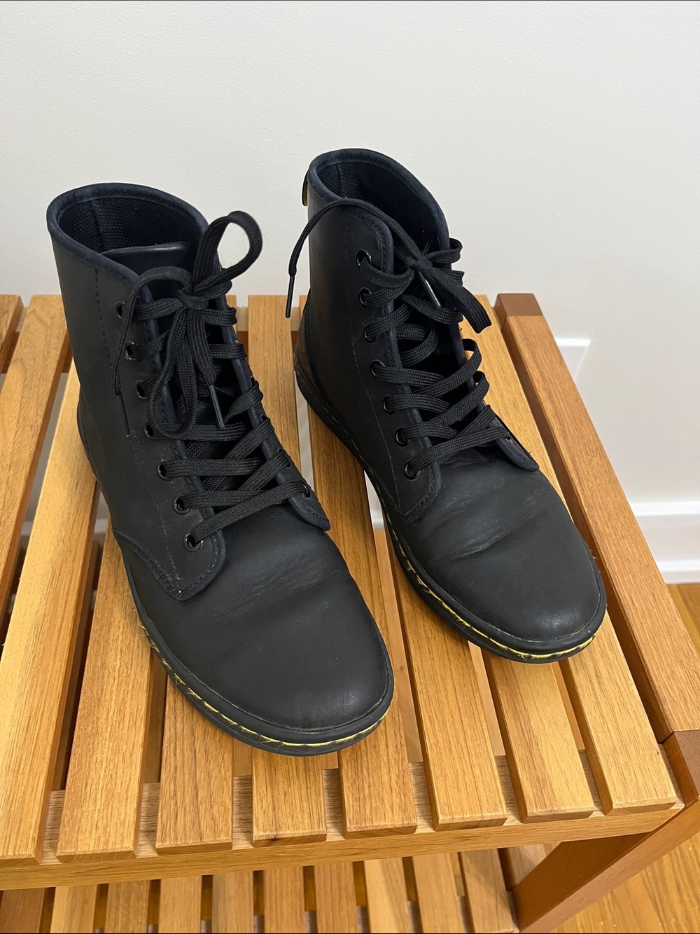 Dr Martens Shoreditch 7-Eye Black Leather Boots